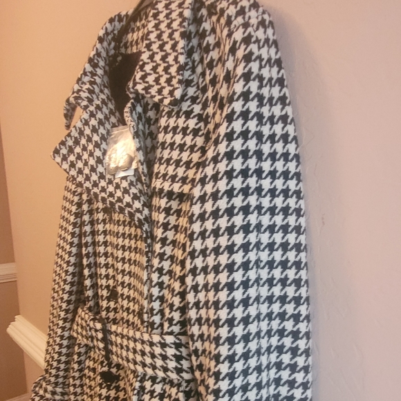 Beautiful Club Monaco Pea Coat Houndstooth pattern - Picture 7 of 15